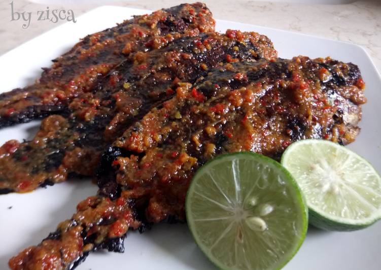  Resep  Ikan  Bakar  Bumbu Rujak oleh zisca Cookpad