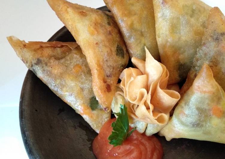 Bagaimana Menyiapkan Pota Beef Samosa, Menggugah Selera