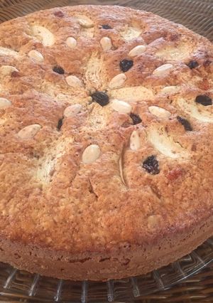A picture of Apple Cake.
