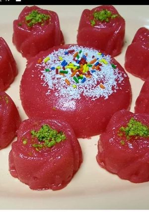 صورة لوصفة حلاوة السميد مع جيلي الفراولة 🍓
