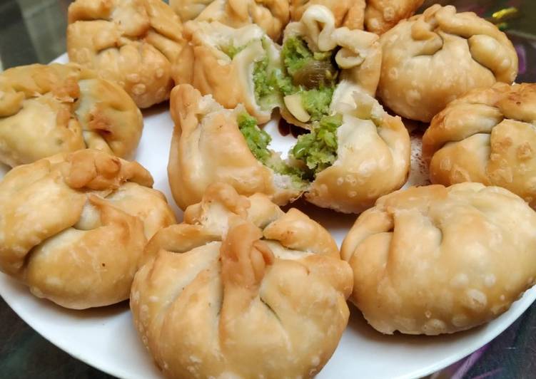 Tuvar & dry fruit kachori(green pigeon peas & dry fruit kachori Tuvar & dry fruit kachori(green pigeon peas & dry fruit kachori