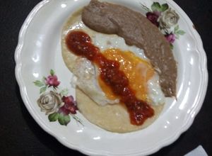 Una foto de Huevo ranchero con salsa macha la  tía Güera. Jalisco