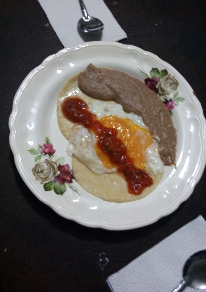 Una foto de Huevo ranchero con salsa macha la  tía Güera. Jalisco