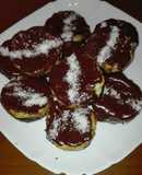 Pastelitos de galletas Oreo rellenos de queso con toque de menta y ganache de chocolate