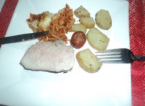 Una foto de Lomo al pulque ranchero con espagueti gratinado y papas campesinas al horno las Correa