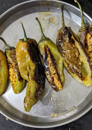 भरवा मिरची(bharva mirchi recipe in marathi) रेसिपी चे मुख्य फोटो