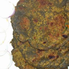 A picture of Millets bathua paratha.