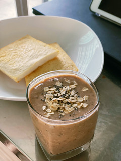 A picture of Banana oatmeal smoothie|dairy-free.