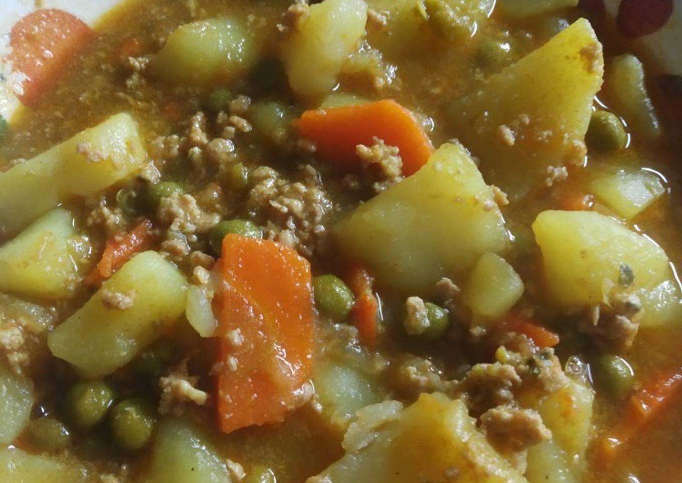 Carne picada guisada con patatas