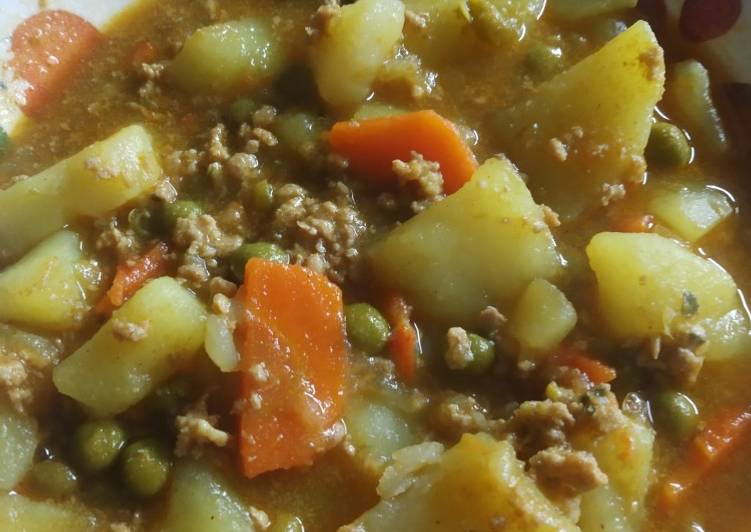 Carne picada guisada con patatas
