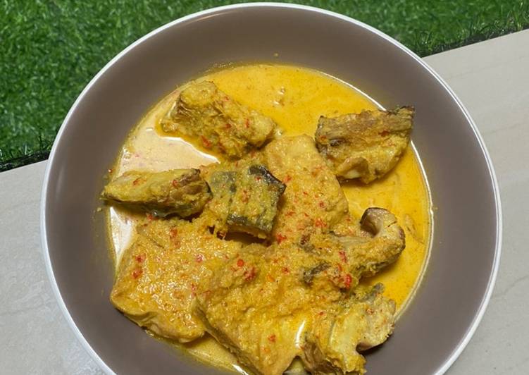 Resep: Ikan Asap Kuah Santan yang Lezat