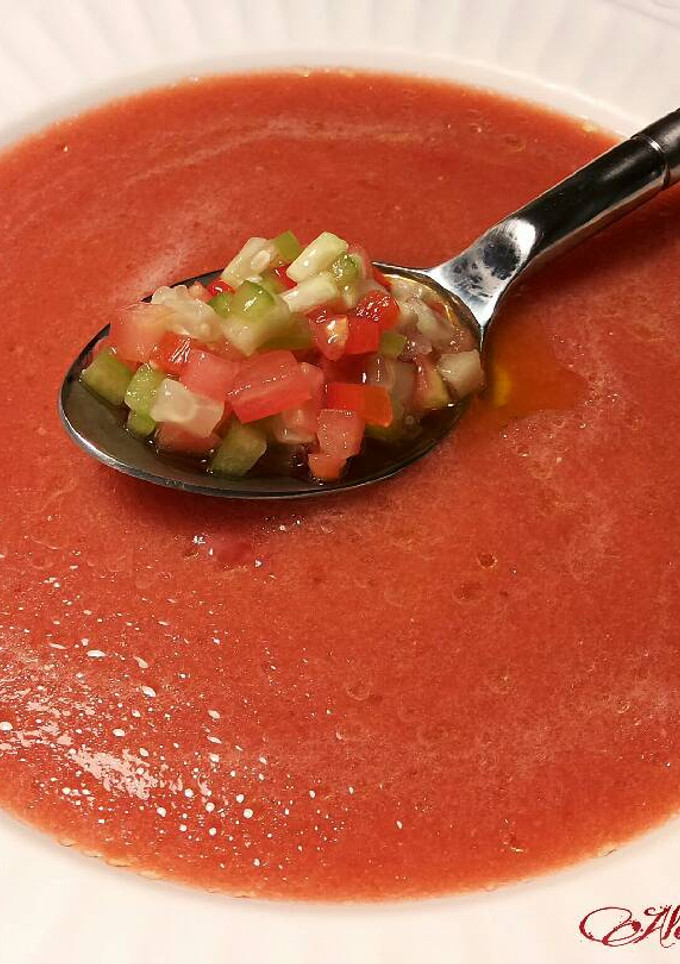 Una foto de Gazpacho tipo andaluz con toque Urrutia