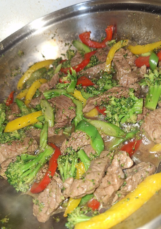 Una foto de Brócoli con Carne🥦