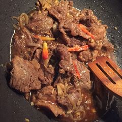 Homemade Spicy Blackpepper Beef with a 'lil Indonesian twist A picture of Homemade Spicy Blackpepper Beef with a 'lil Indonesian twist.