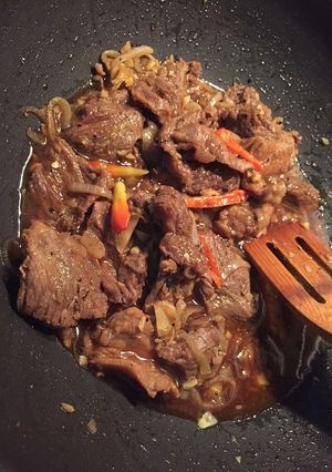 A picture of Homemade Spicy Blackpepper Beef with a 'lil Indonesian twist.