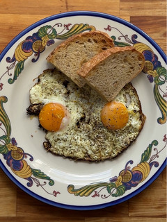 A picture of Feta-Fried Za’atar Eggs.