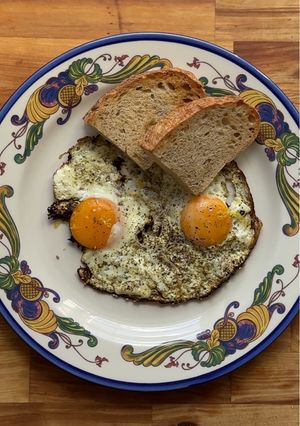 A picture of Feta-Fried Za’atar Eggs.