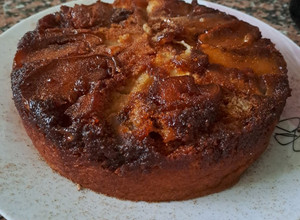 Una foto de Torta de manzanas invertida