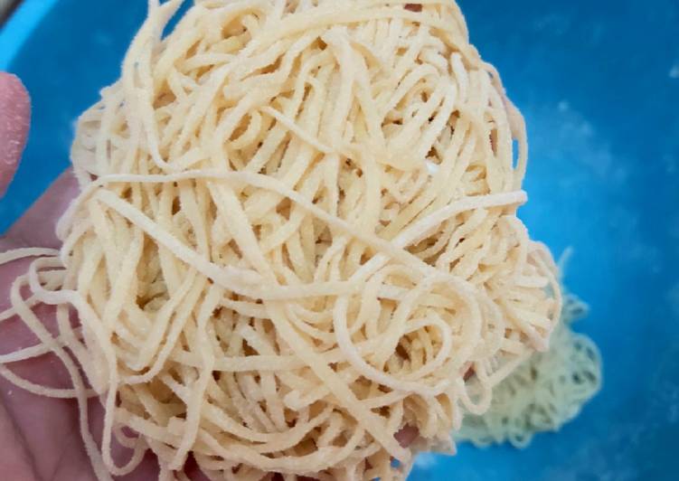 Cara Gampang Menyiapkan Homemade Noodle 3 Bahan yang Lezat