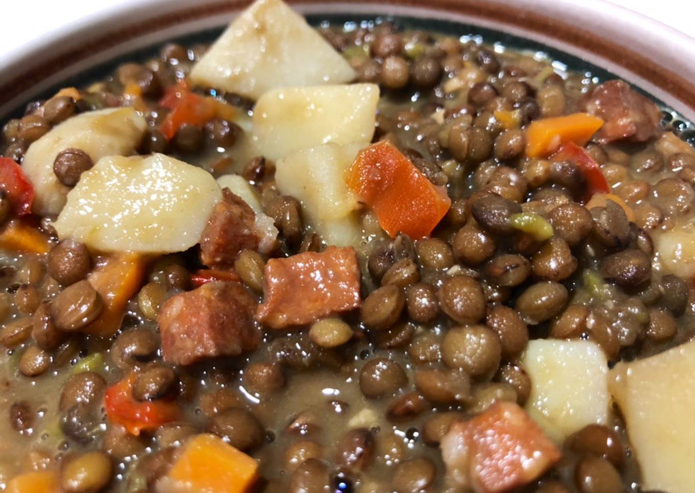 Lentejas con patatas, verduras y chorizo