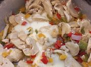 Una foto de alambre de pechuga de pollo