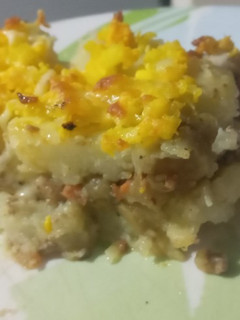 Una foto de Pastel de papas con relleno de berenjenas 🍆