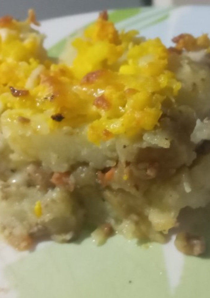 Una foto de Pastel de papas con relleno de berenjenas 🍆
