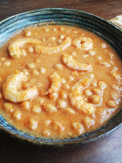 Una foto de Garbanzos con langostinos 🦐