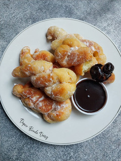 Foto resep Korean Twisted Doughnuts (Kkwabaegi)