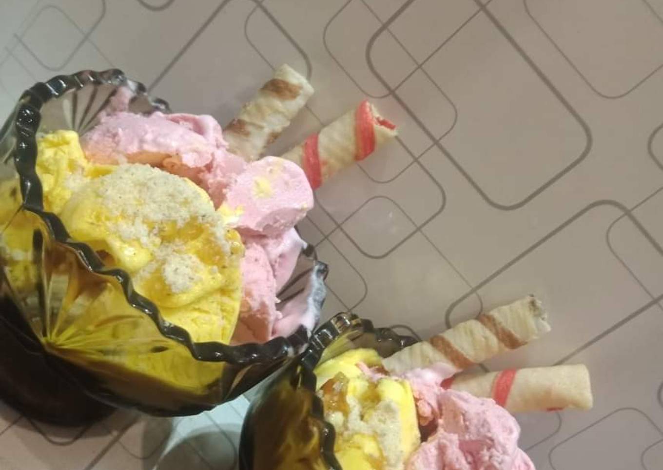 Mango ice-cream & strawberry ice-cream