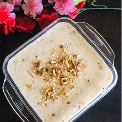A picture of Kesar dry fruits kheer.