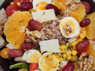 Salada de Atum (com uvas e laranja)