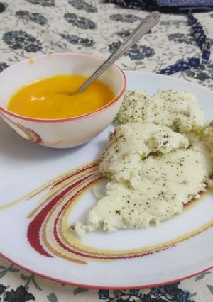 A picture of White dhokla and Aamras.