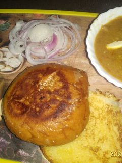 पाव भाजी (Pav bhaji recipe in hindi) रेसिपी मुख्य फोटो