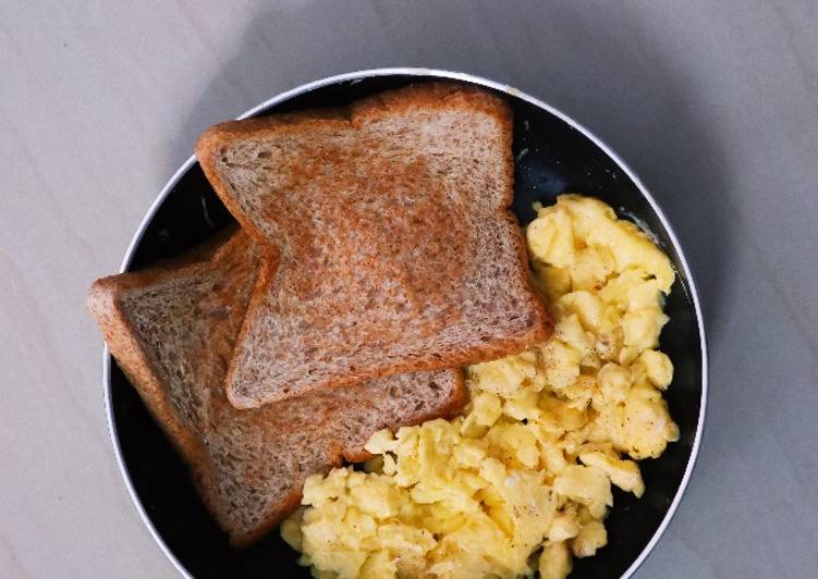 Scrambled Eggs and Wheat Breads