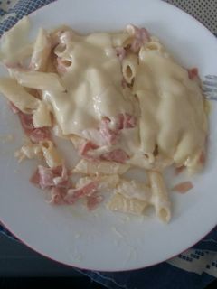 Una foto de Macarrones con queso de fundir