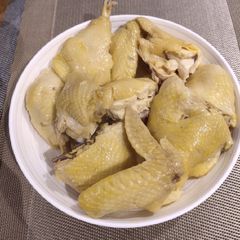 A picture of Steam Chicken with Salt and Ginger Juice.