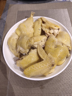 A picture of Steam Chicken with Salt and Ginger Juice.