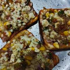ब्रेड पिज़्ज़ा (Bread Pizza recipe in hindi) রেসিপির প্রধান ছবি