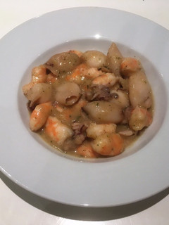 Una foto de Chipirones con langostinos