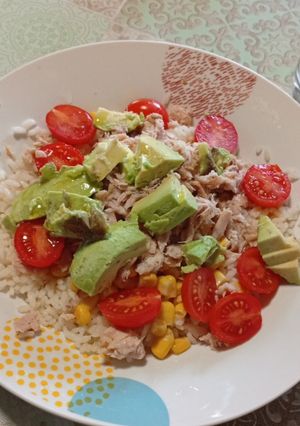 Foto principal de Arroz con Atún, Aguacate y Tomates Cherry