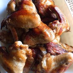 A picture of Roast chicken wings.