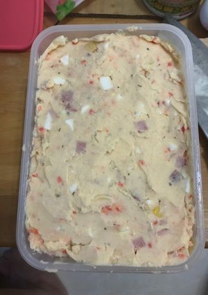 薯泥沙拉（有加龍蝦沙拉、火腿、鮪魚玉米罐頭） 的食譜成品照片