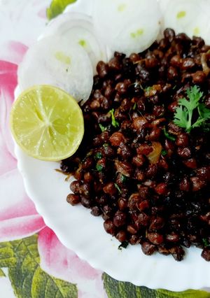 A picture of Chatpata Black Chana masala.