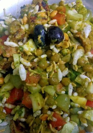 हरे मटर की भेल (Hare matar ki bhel recipe in Hindi) रेसिपी मुख्य फोटो