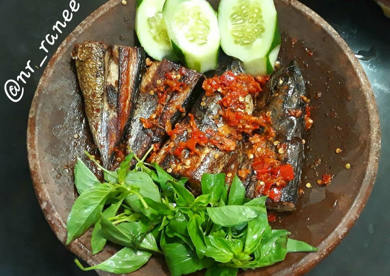 Ikan asap sambal mentah