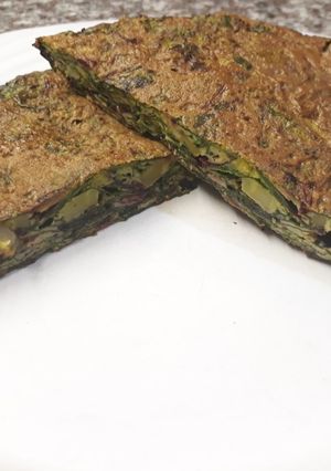 Una foto de Tortilla rápida de hojas de remolacha