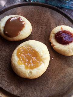 Una foto de Pepas de membrillo, batata y dulce de leche