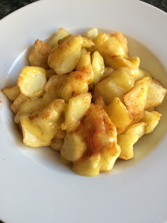 Una foto de Patatas bravas con ajo aceite y pimentón