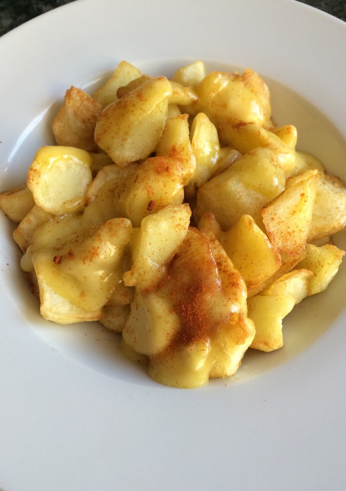 Una foto de Patatas bravas con ajo aceite y pimentón